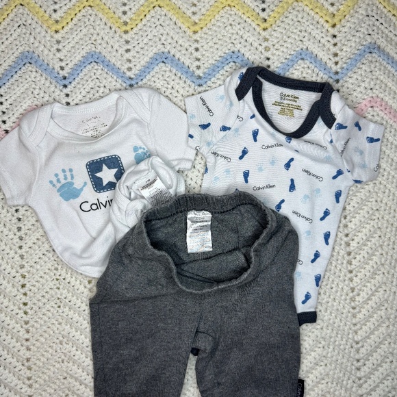 Calvin Klein Infants - Picture 2 of 8